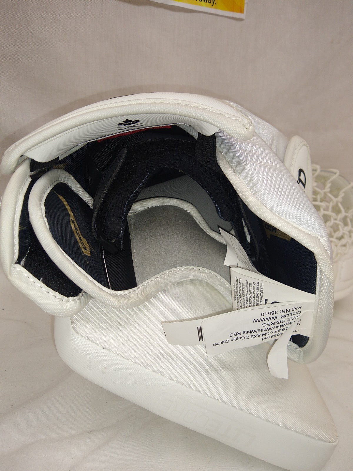 New CCM AXIS 2.9 Reg (Lt Hand) Sz Sr White Ice Hockey Goalie Catcher
