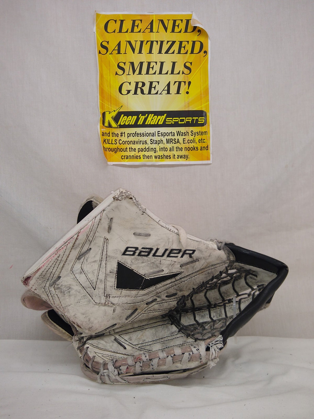 Used Bauer Supreme One90 Reg (Lt Hand) Sz Sr White Ice Hockey Goalie Catcher