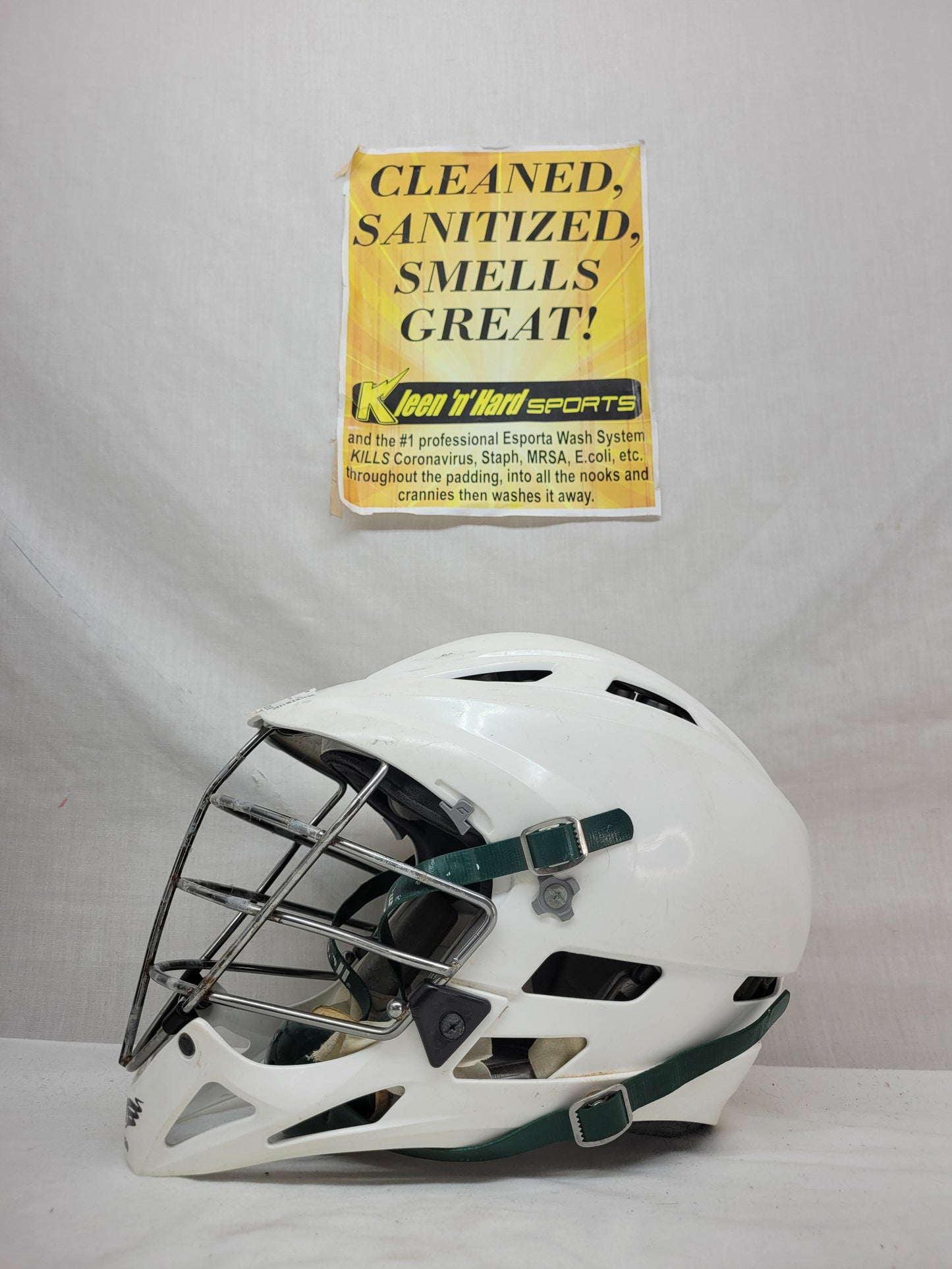 Used Cascade Pro7 Size S/M White/Green Lacrosse Helmet