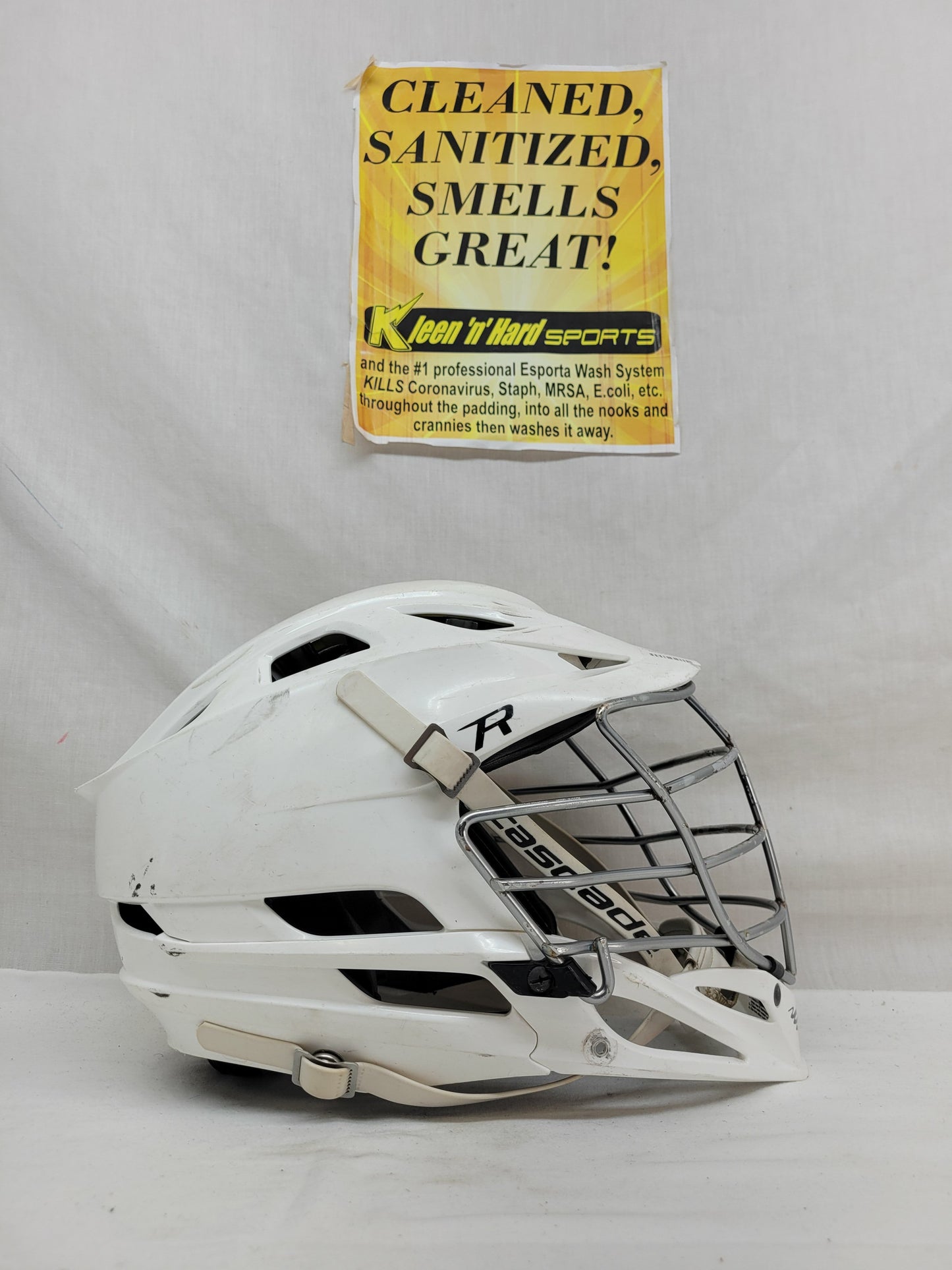 Used Cascade R Size OSFM White Mens Lacrosse Helmet