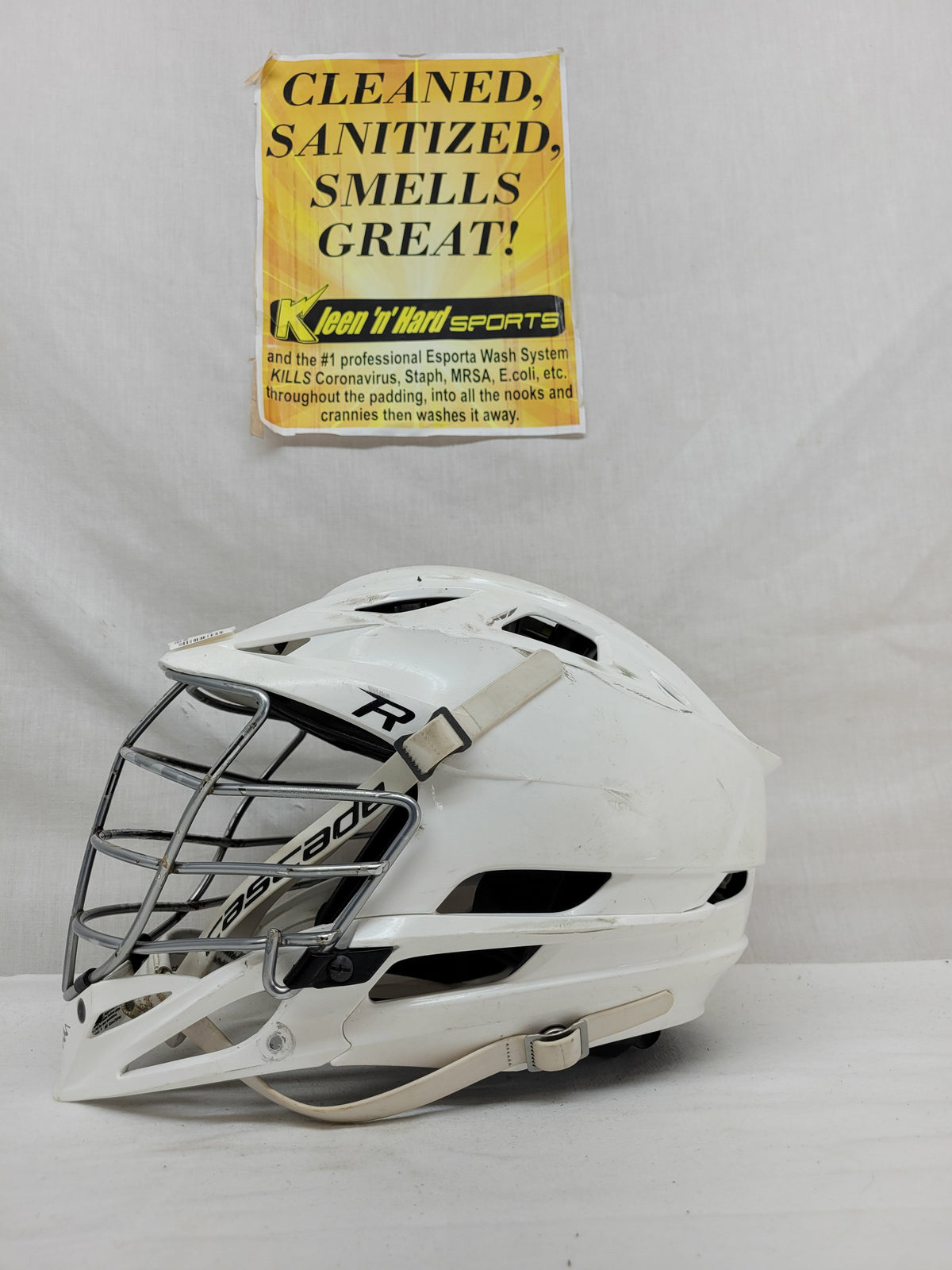 Used Cascade R Size OSFM White Mens Lacrosse Helmet