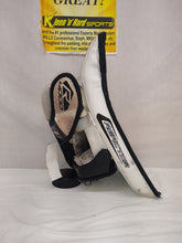 Used Bauer Reactor 4000 Size Int Reg (Rt Hand) White-Black Goalie Blocker